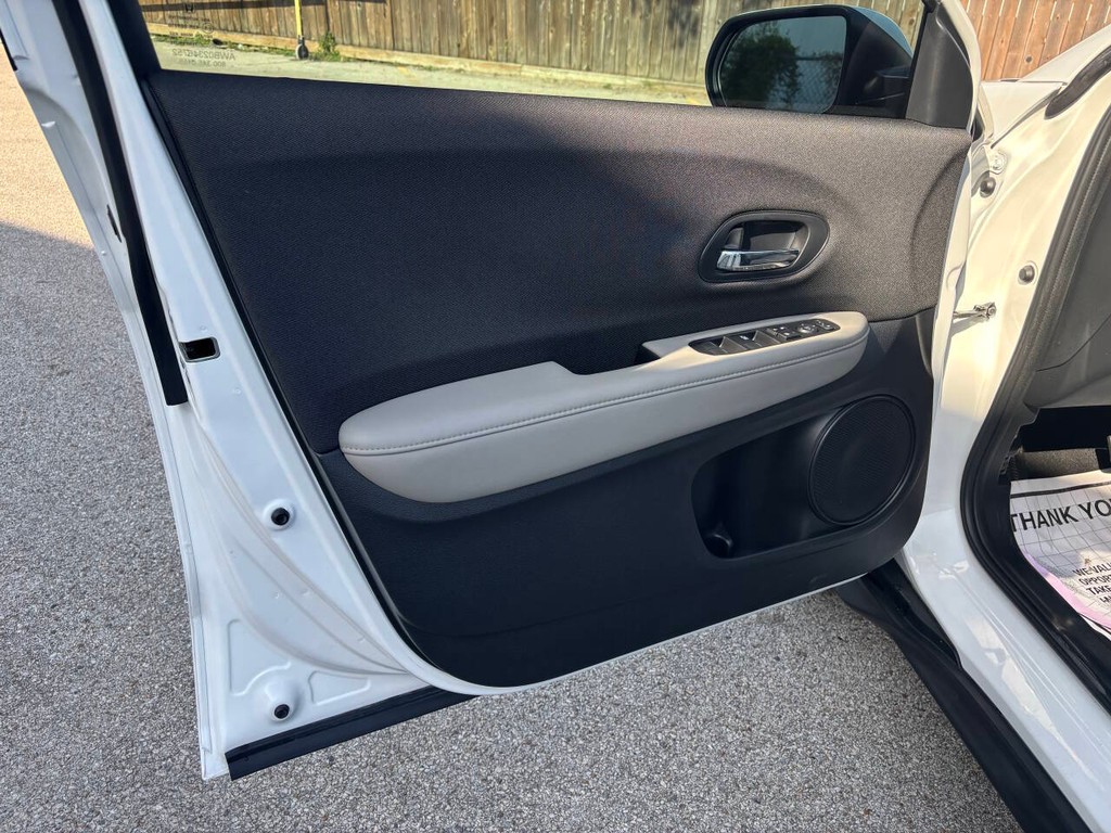 Honda HR-V Vehicle Full-screen Gallery Image 10