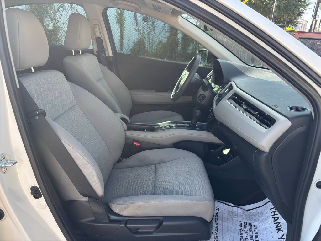 Honda HR-V Vehicle Full-screen Gallery Image 12