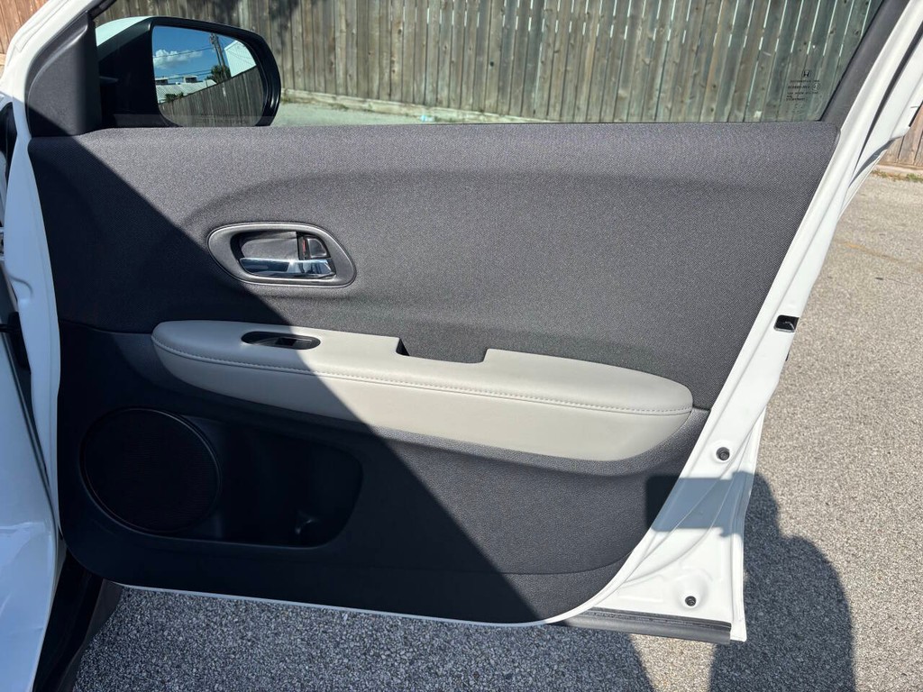 Honda HR-V Vehicle Full-screen Gallery Image 13