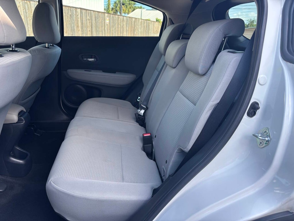 Honda HR-V Vehicle Full-screen Gallery Image 14