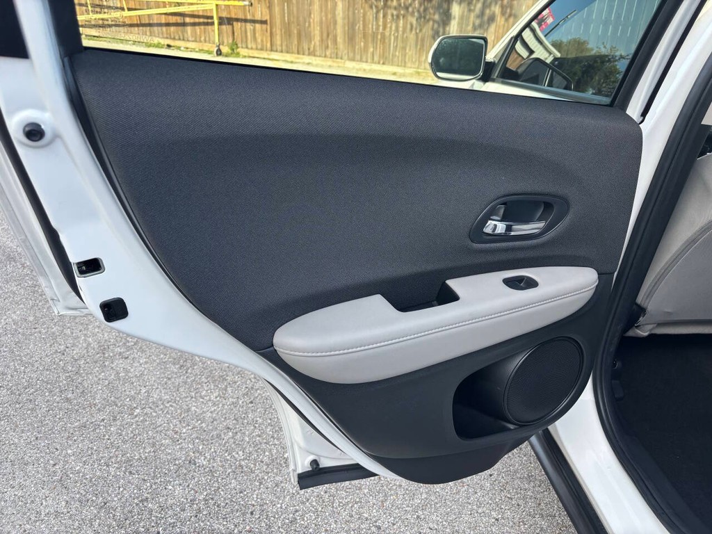 Honda HR-V Vehicle Full-screen Gallery Image 15
