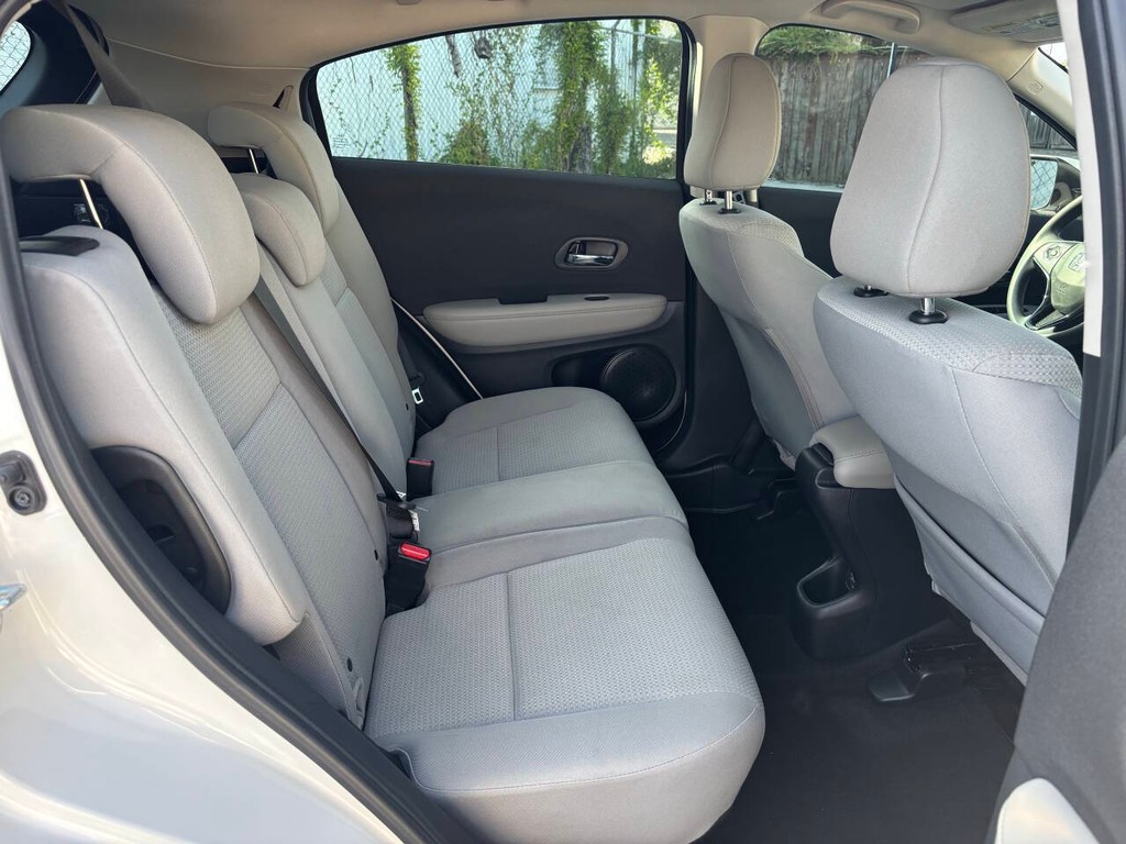 Honda HR-V Vehicle Full-screen Gallery Image 16