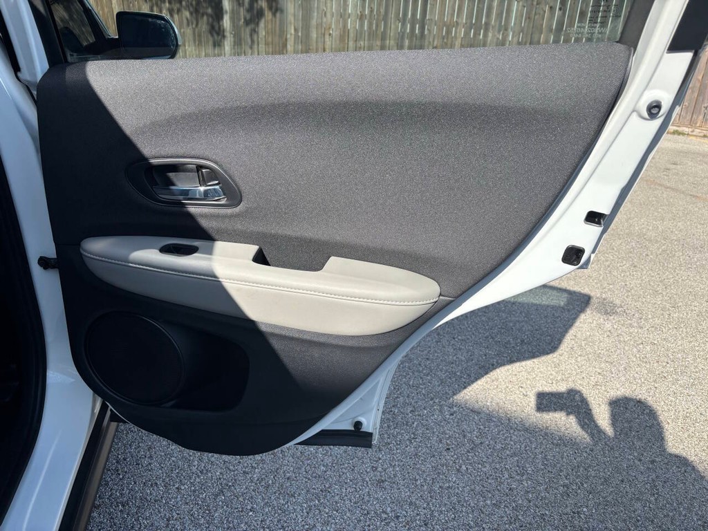 Honda HR-V Vehicle Full-screen Gallery Image 17
