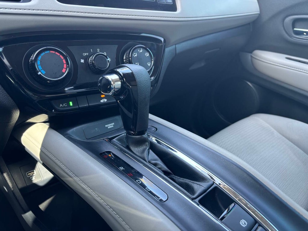 Honda HR-V Vehicle Full-screen Gallery Image 21