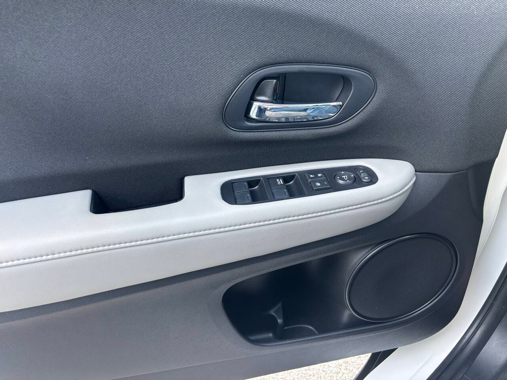 Honda HR-V Vehicle Full-screen Gallery Image 26