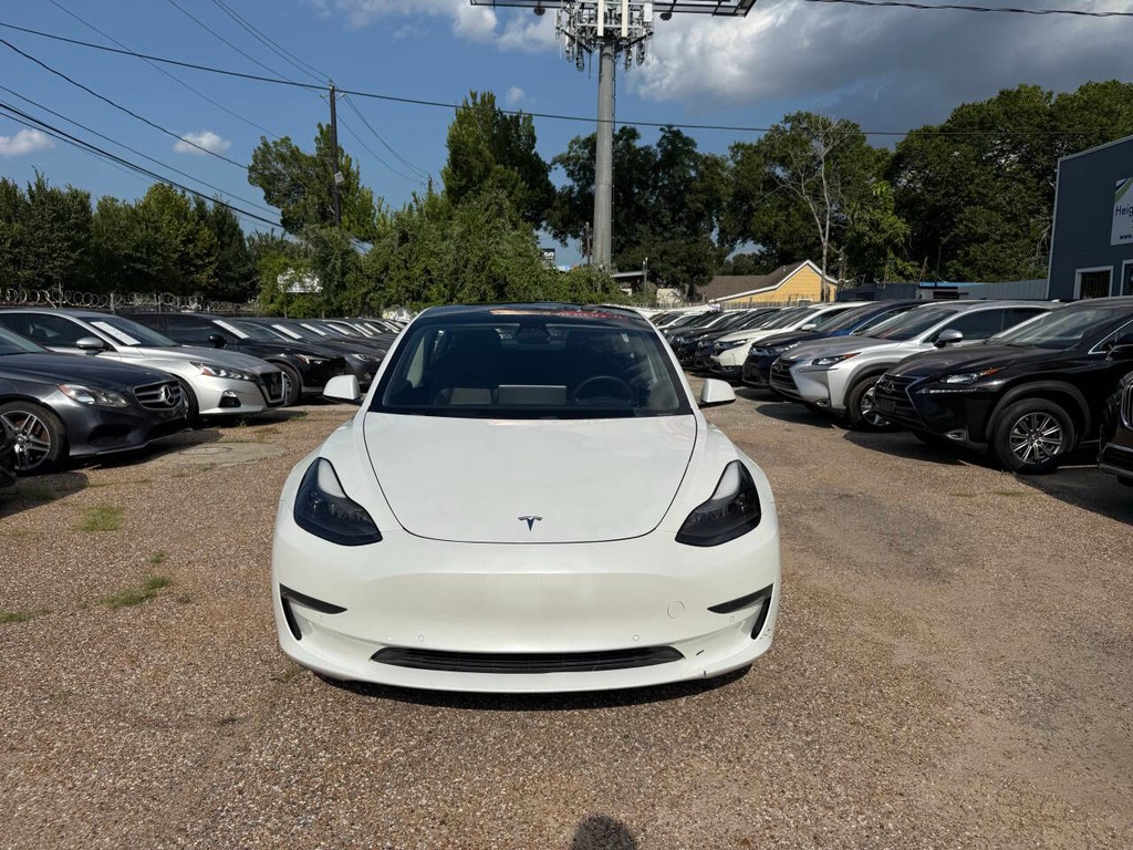 Tesla Model 3 Vehicle Full-screen Gallery Image 03