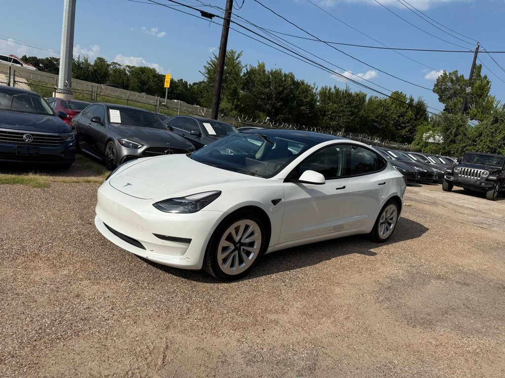 Tesla Model 3 Vehicle Full-screen Gallery Image 04