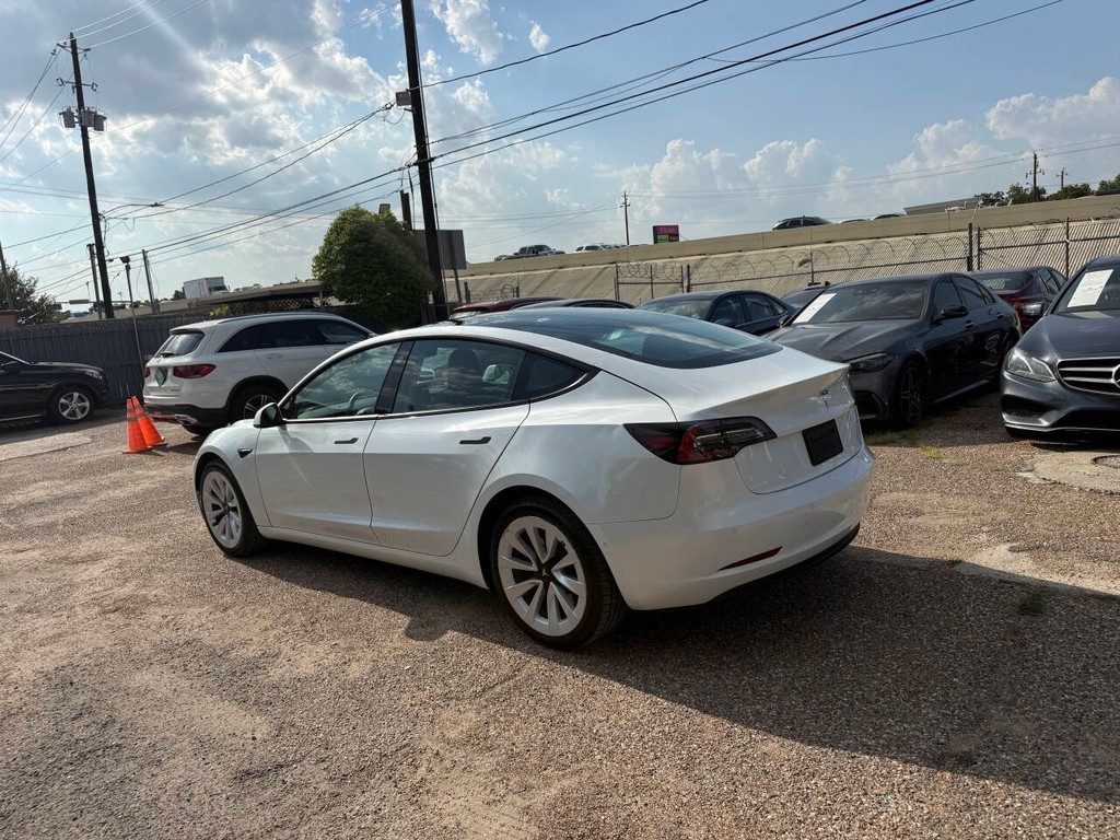 Tesla Model 3 Vehicle Full-screen Gallery Image 05