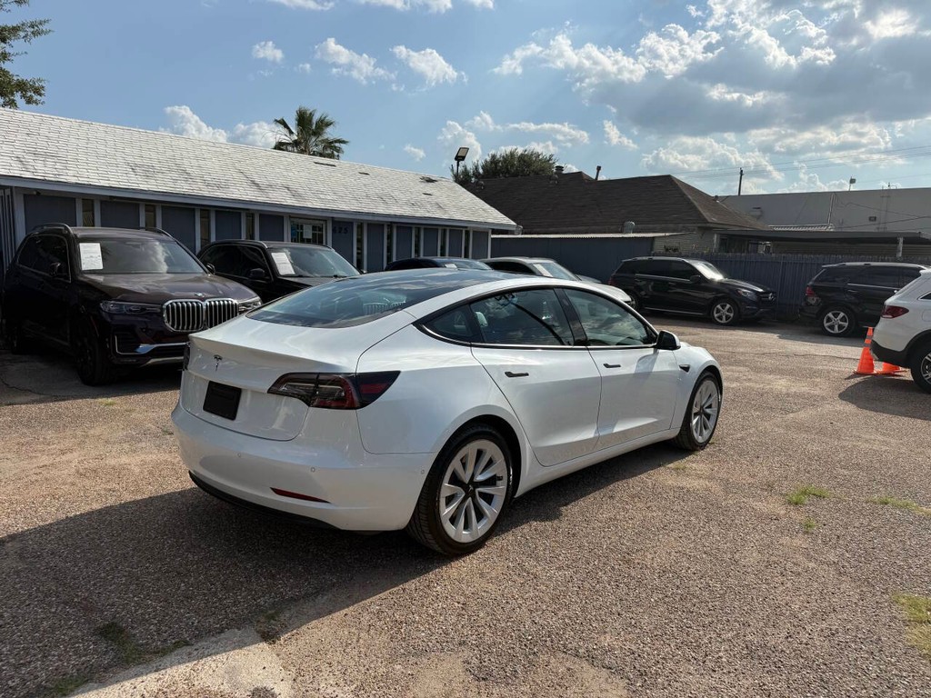 Tesla Model 3 Vehicle Full-screen Gallery Image 08