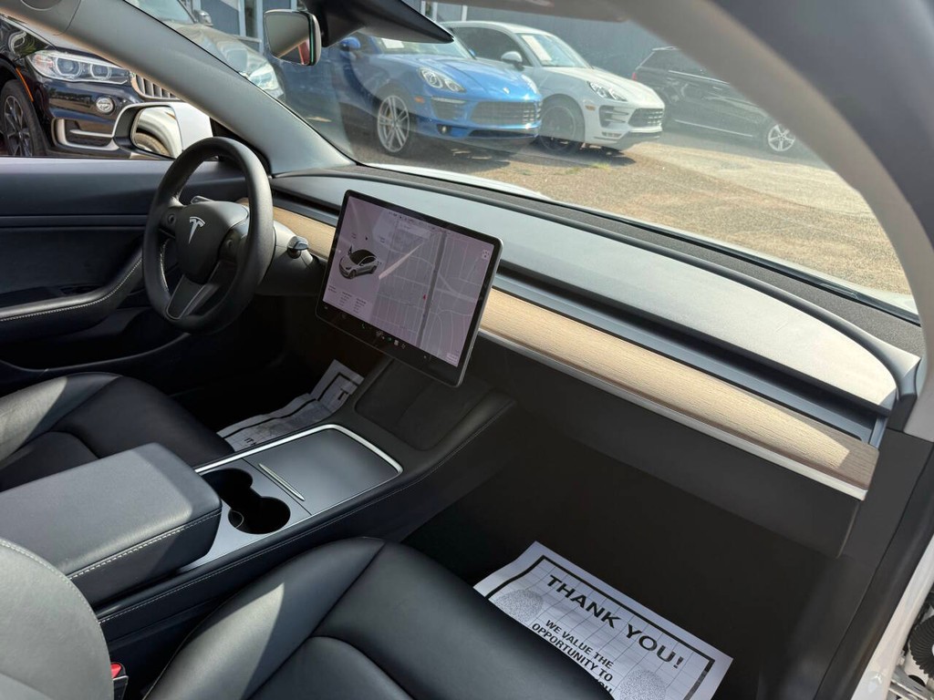 Tesla Model 3 Vehicle Full-screen Gallery Image 12