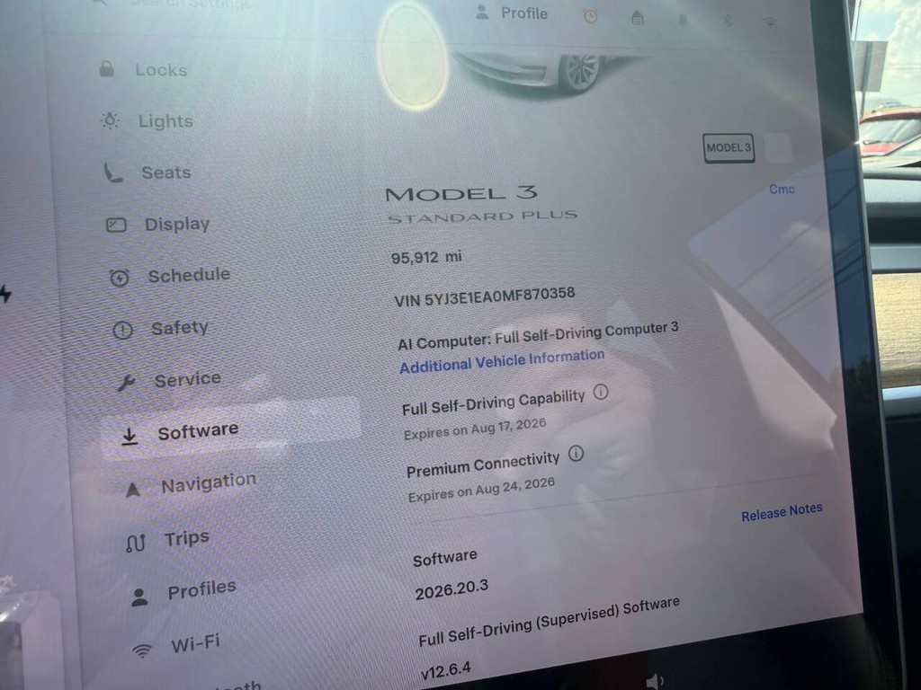 Tesla Model 3 Vehicle Full-screen Gallery Image 23