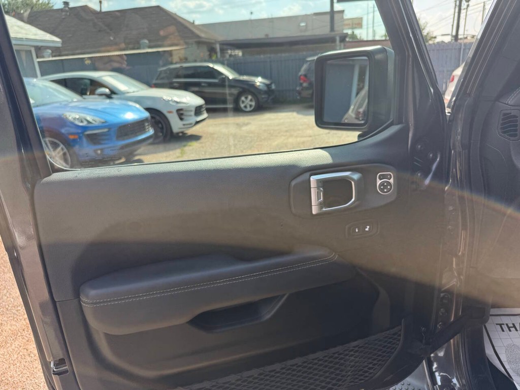 Jeep Wrangler Unlimited Vehicle Full-screen Gallery Image 10