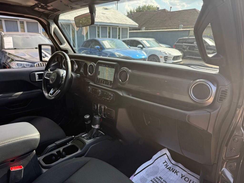 Jeep Wrangler Unlimited Vehicle Full-screen Gallery Image 11