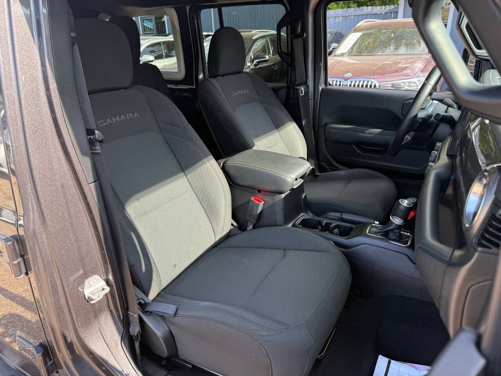 Jeep Wrangler Unlimited Vehicle Full-screen Gallery Image 12