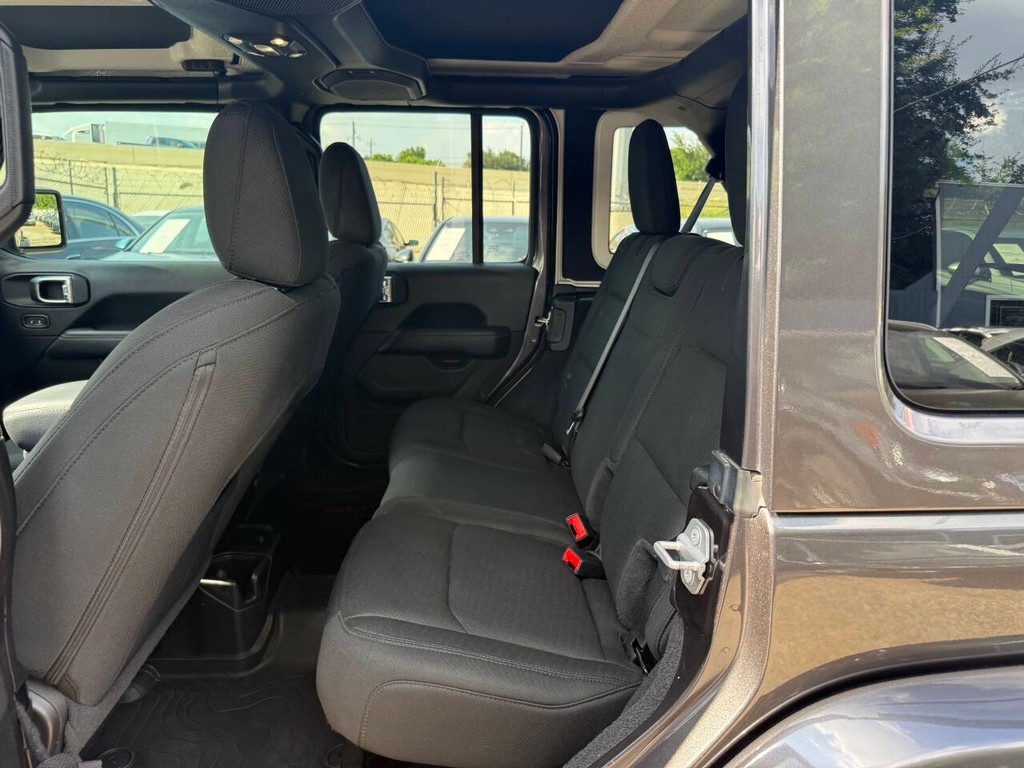 Jeep Wrangler Unlimited Vehicle Full-screen Gallery Image 14