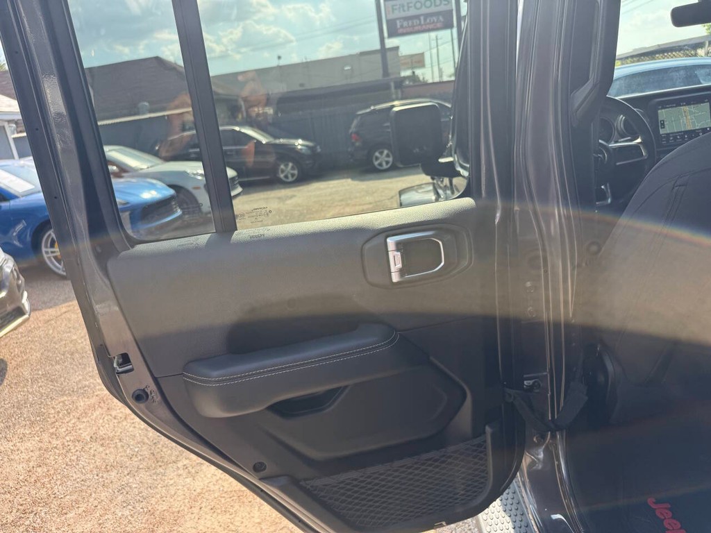 Jeep Wrangler Unlimited Vehicle Full-screen Gallery Image 15