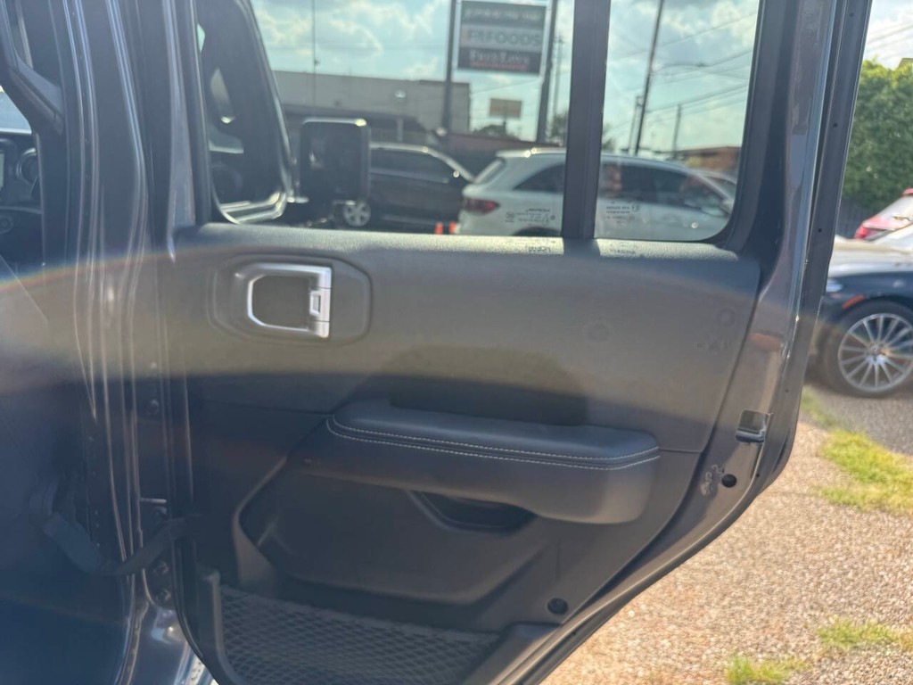 Jeep Wrangler Unlimited Vehicle Full-screen Gallery Image 17