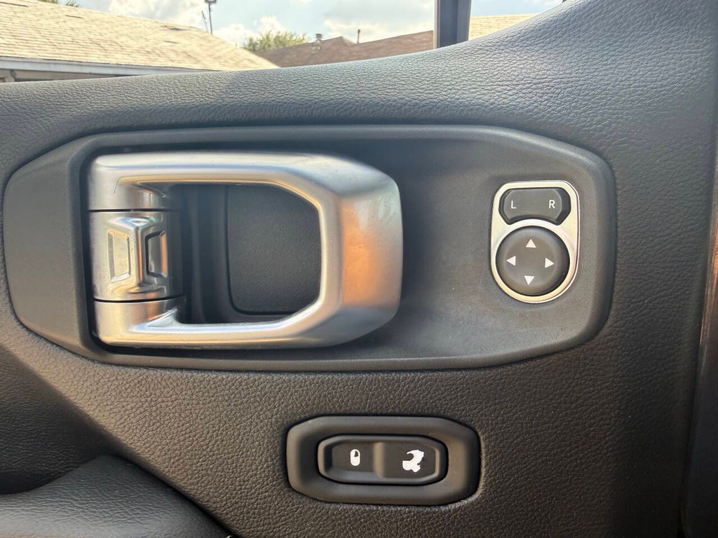 Jeep Wrangler Unlimited Vehicle Full-screen Gallery Image 26