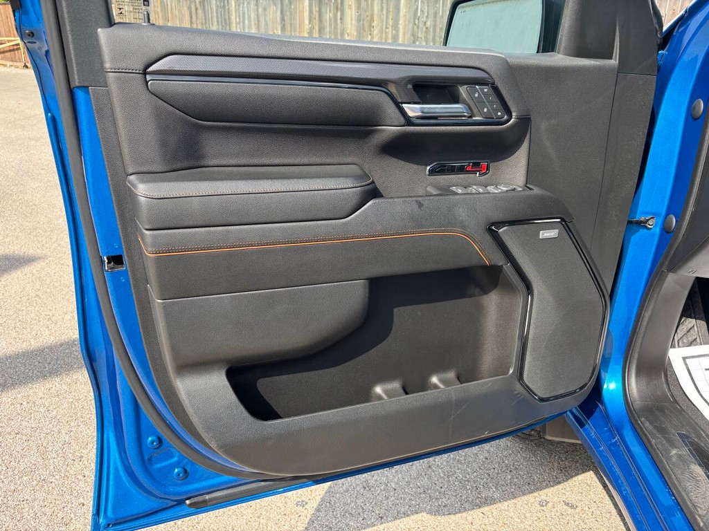 GMC Sierra 1500 Vehicle Full-screen Gallery Image 10