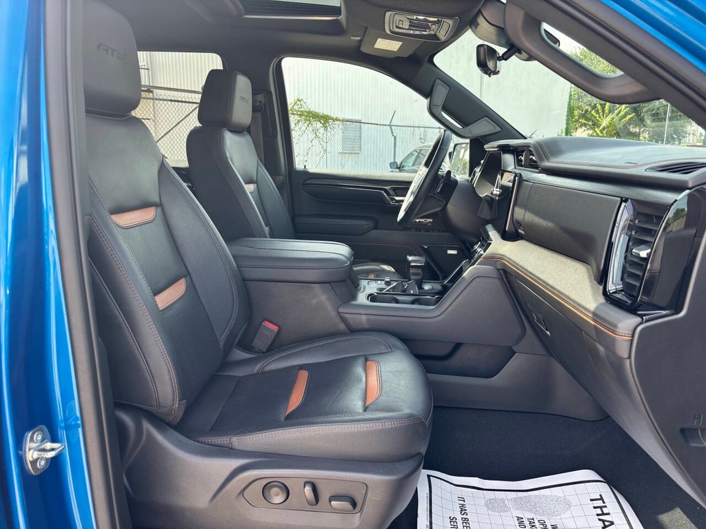 GMC Sierra 1500 Vehicle Full-screen Gallery Image 12