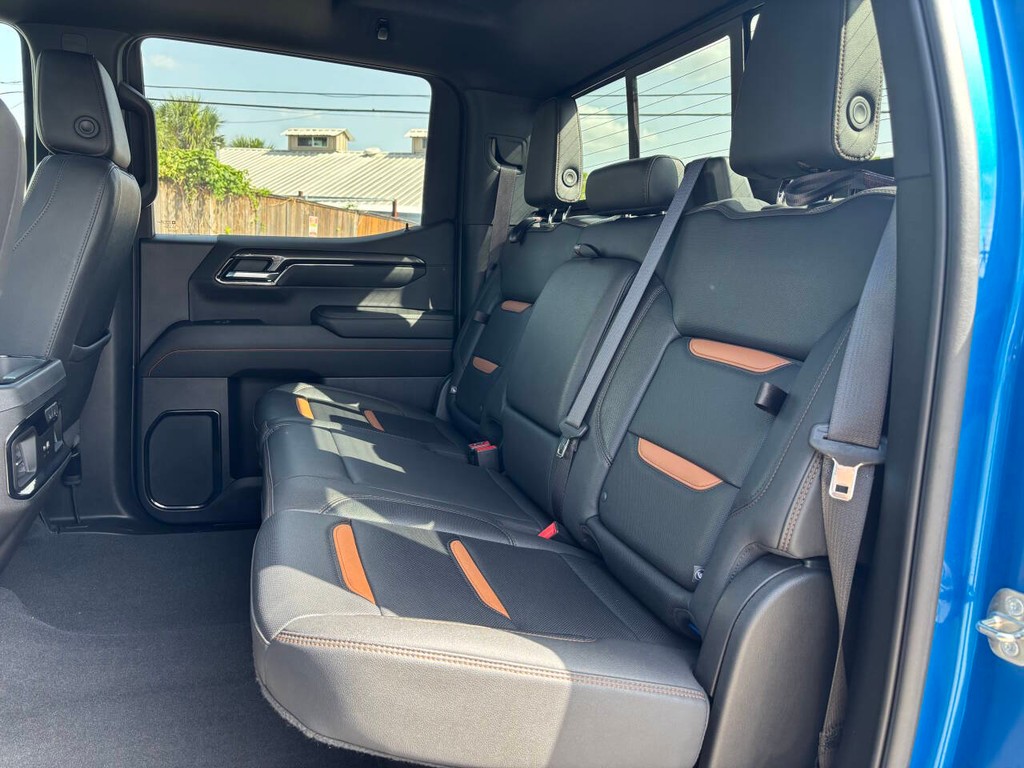GMC Sierra 1500 Vehicle Full-screen Gallery Image 14