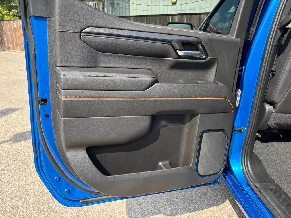 GMC Sierra 1500 Vehicle Full-screen Gallery Image 15