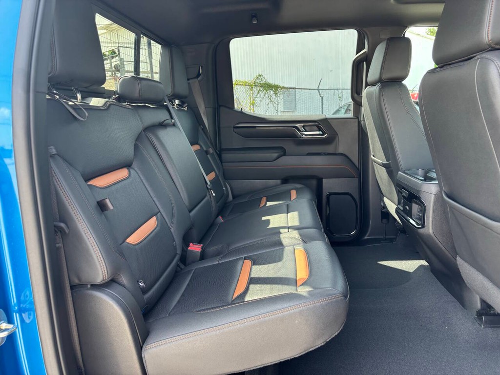 GMC Sierra 1500 Vehicle Full-screen Gallery Image 16