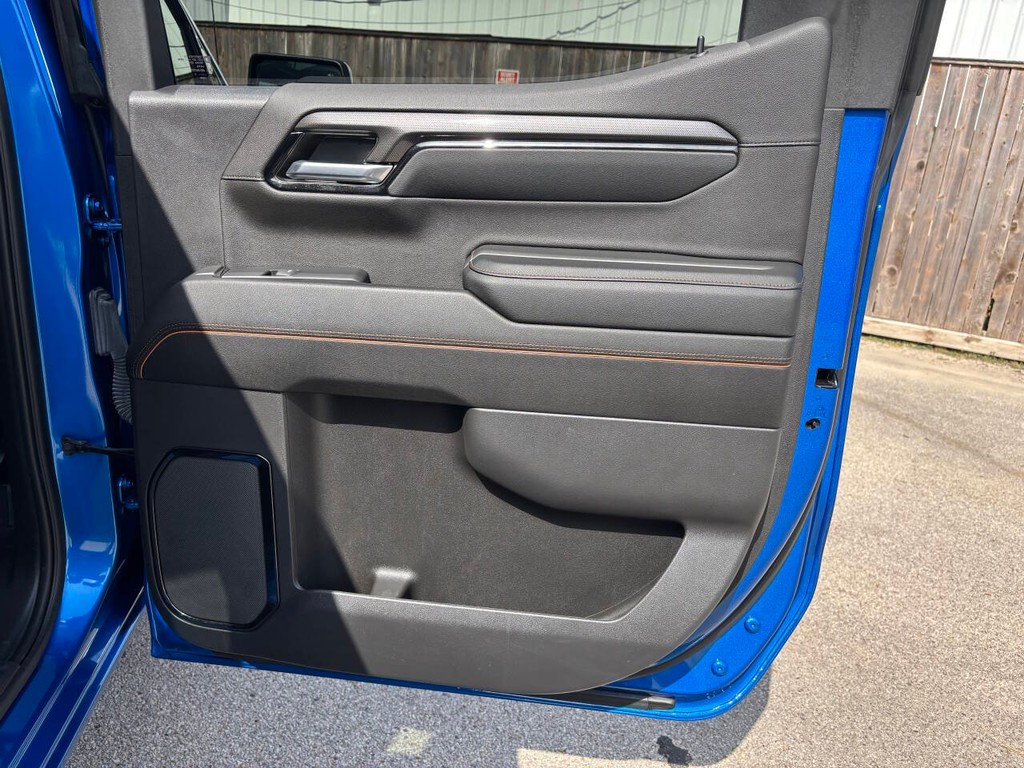 GMC Sierra 1500 Vehicle Full-screen Gallery Image 17