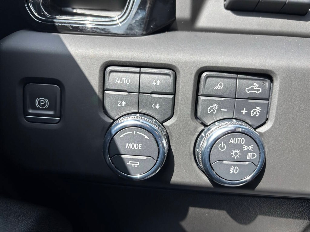 GMC Sierra 1500 Vehicle Full-screen Gallery Image 25