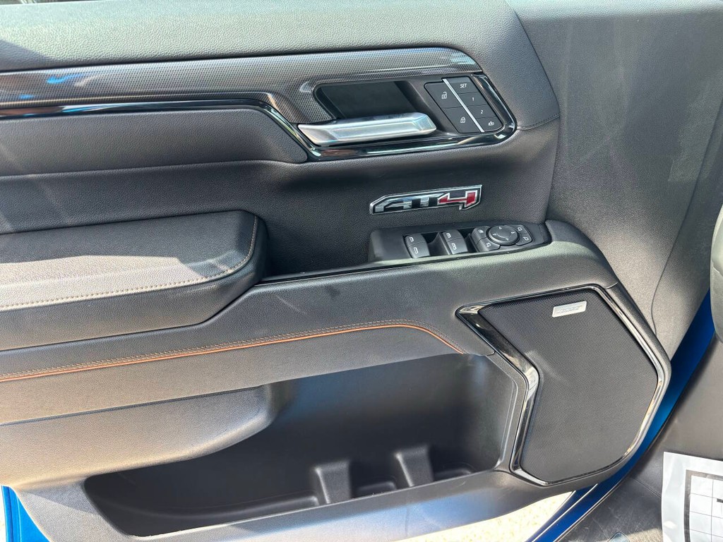 GMC Sierra 1500 Vehicle Full-screen Gallery Image 26