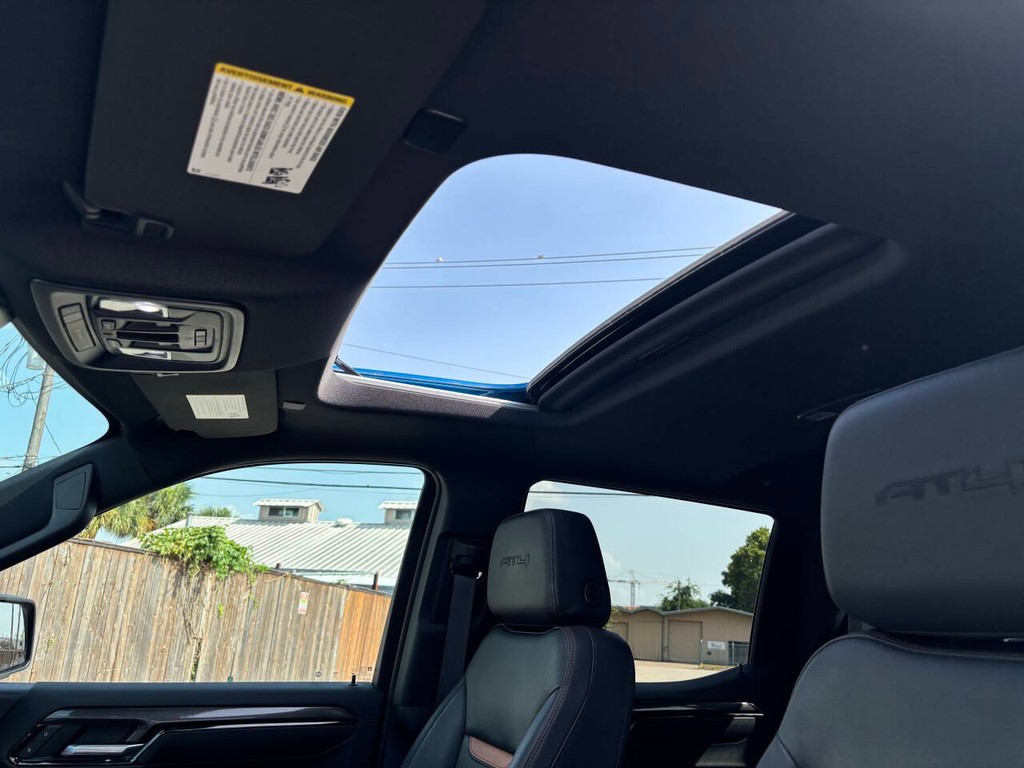 GMC Sierra 1500 Vehicle Full-screen Gallery Image 28