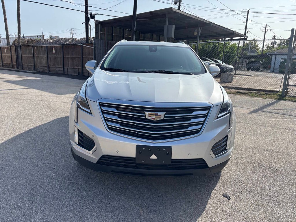Cadillac XT5 Vehicle Full-screen Gallery Image 02