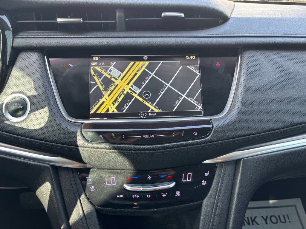 Cadillac XT5 Vehicle Full-screen Gallery Image 21