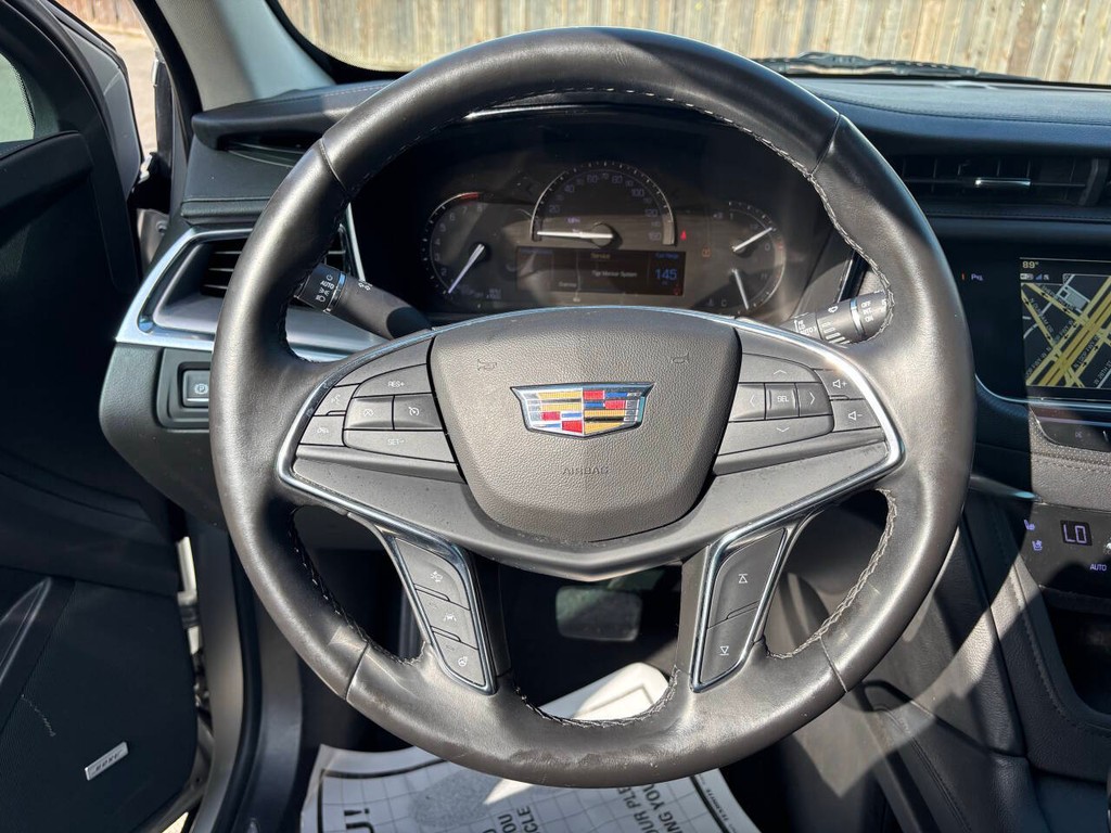 Cadillac XT5 Vehicle Full-screen Gallery Image 24