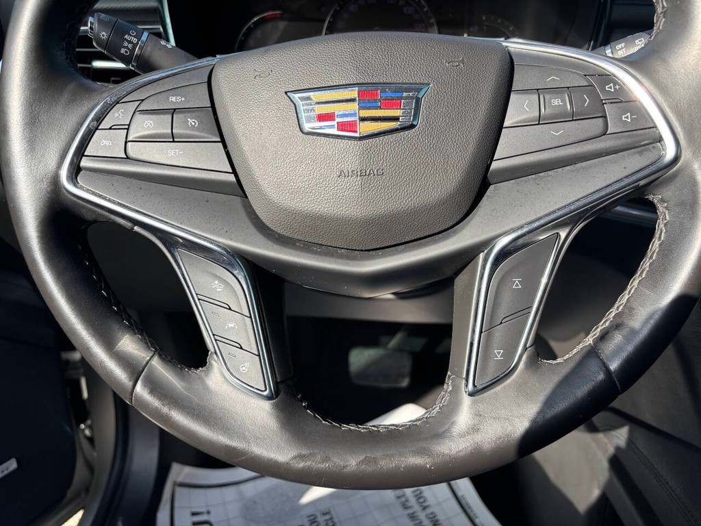 Cadillac XT5 Vehicle Full-screen Gallery Image 25