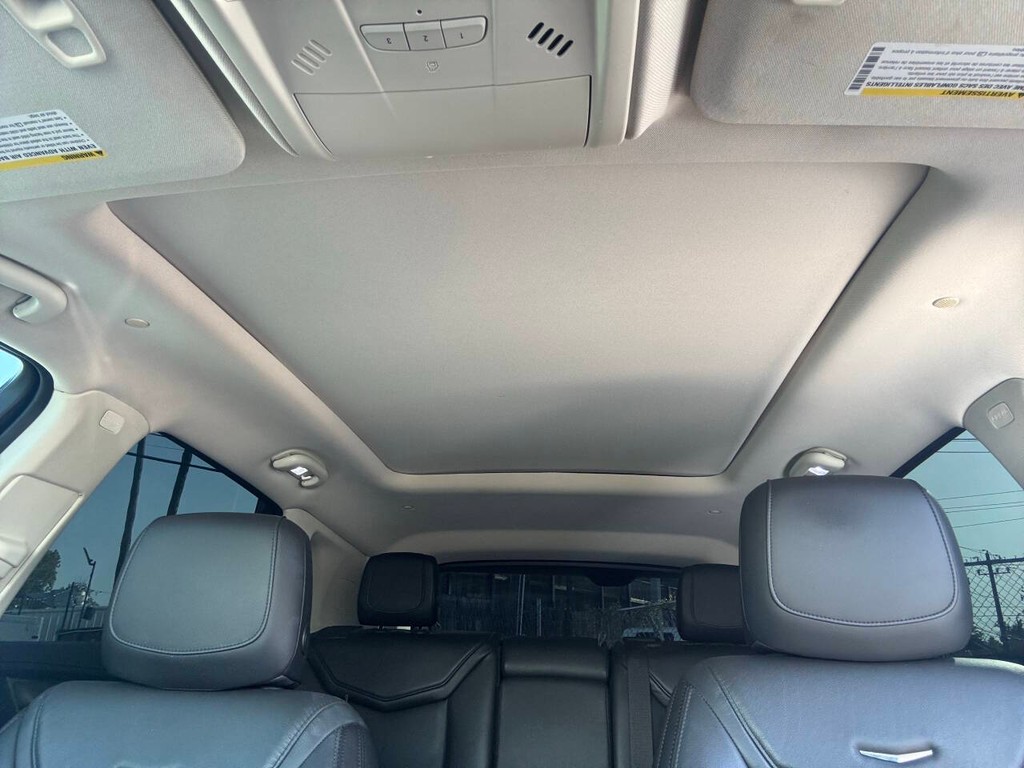Cadillac XT5 Vehicle Full-screen Gallery Image 28