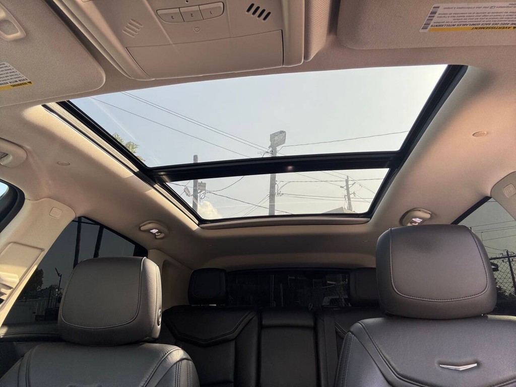Cadillac XT5 Vehicle Full-screen Gallery Image 29