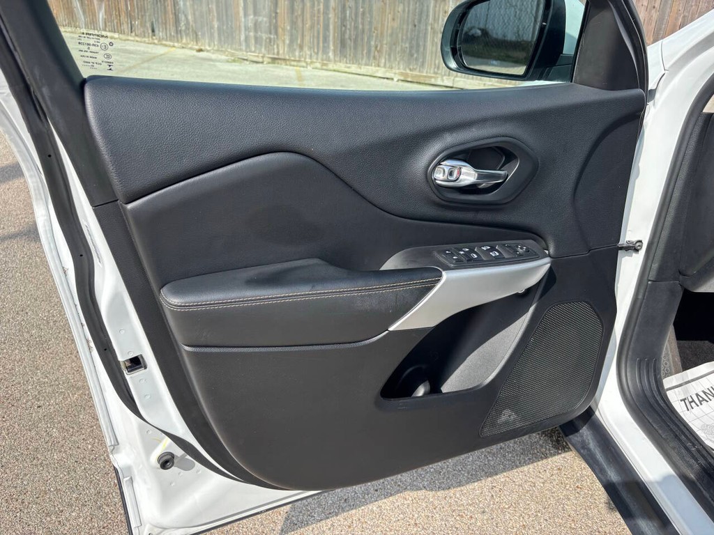 Jeep Cherokee Vehicle Full-screen Gallery Image 09