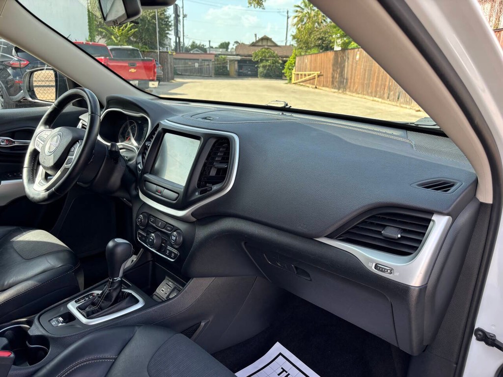 Jeep Cherokee Vehicle Full-screen Gallery Image 10