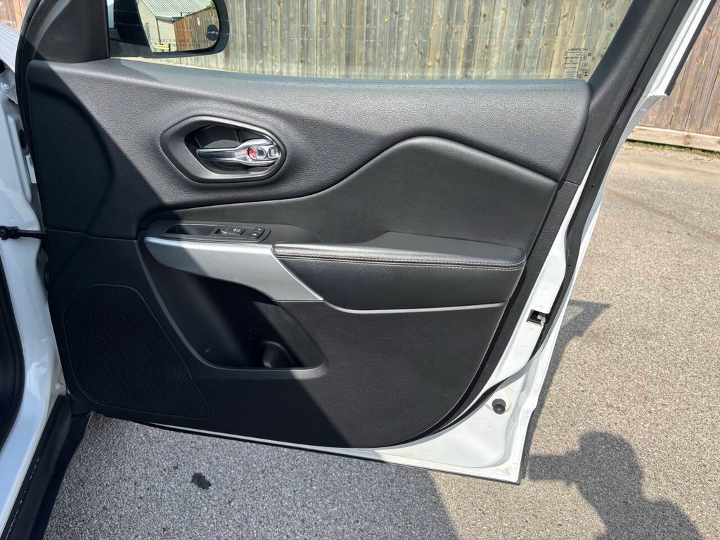 Jeep Cherokee Vehicle Full-screen Gallery Image 12