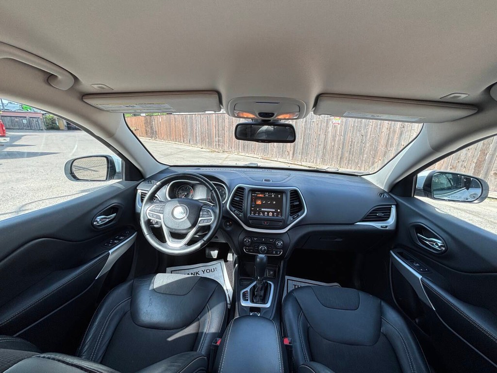 Jeep Cherokee Vehicle Full-screen Gallery Image 17