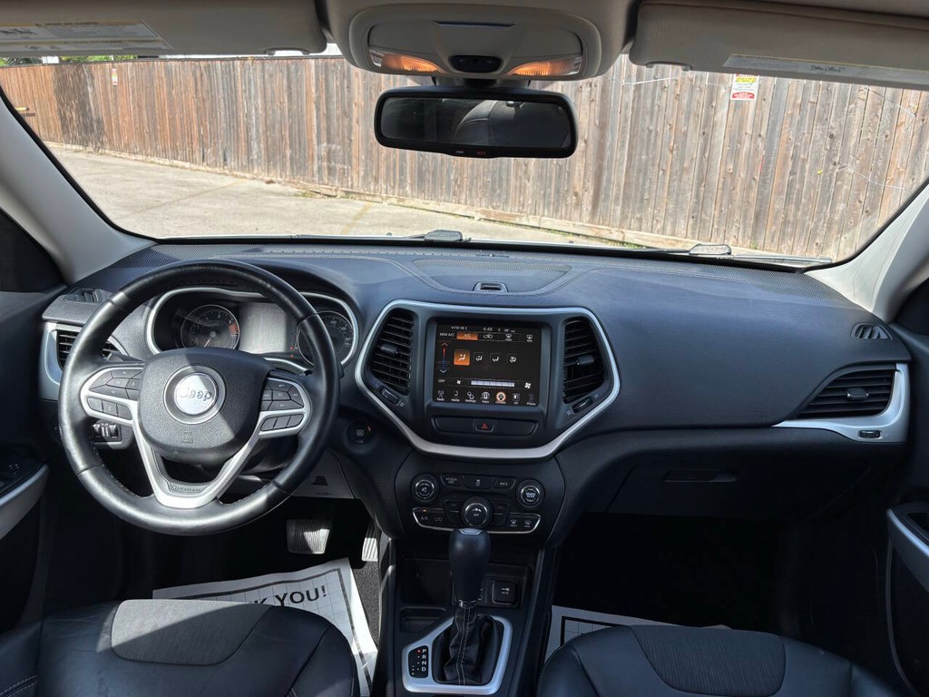 Jeep Cherokee Vehicle Full-screen Gallery Image 18