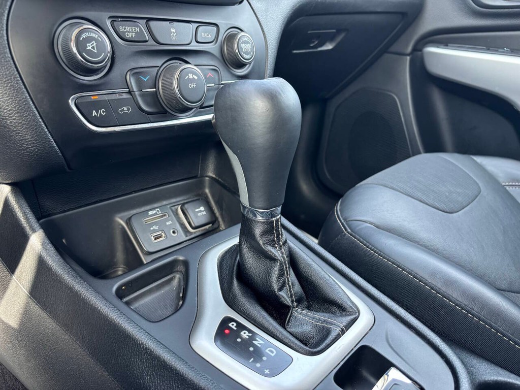 Jeep Cherokee Vehicle Full-screen Gallery Image 21