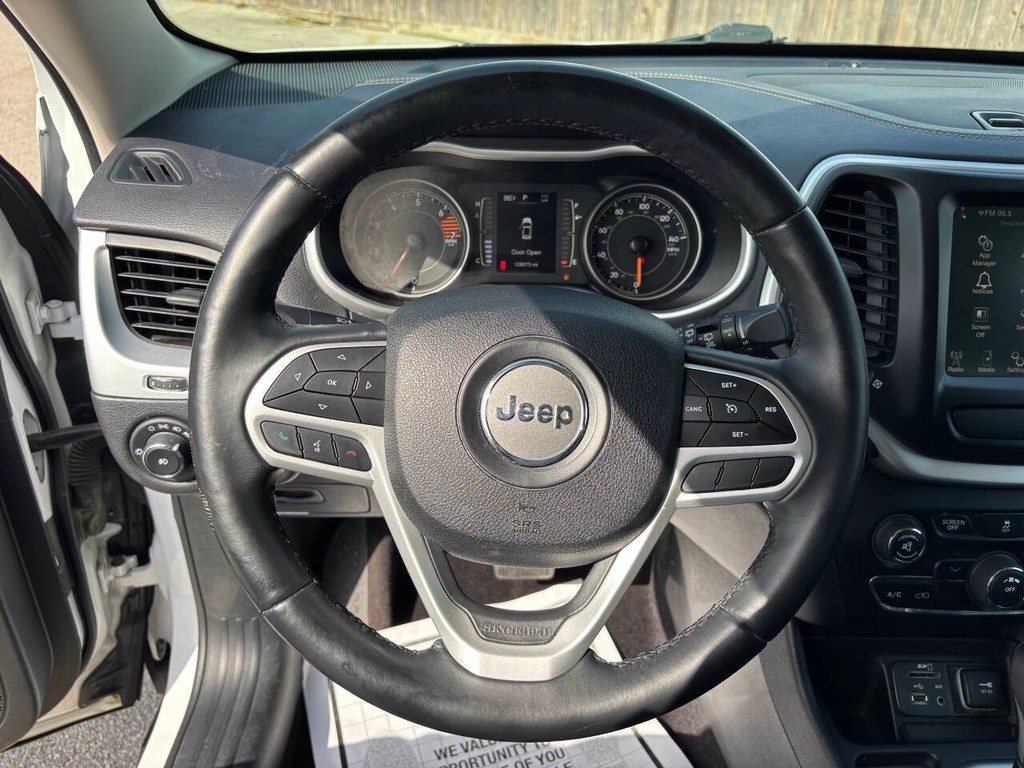Jeep Cherokee Vehicle Full-screen Gallery Image 22