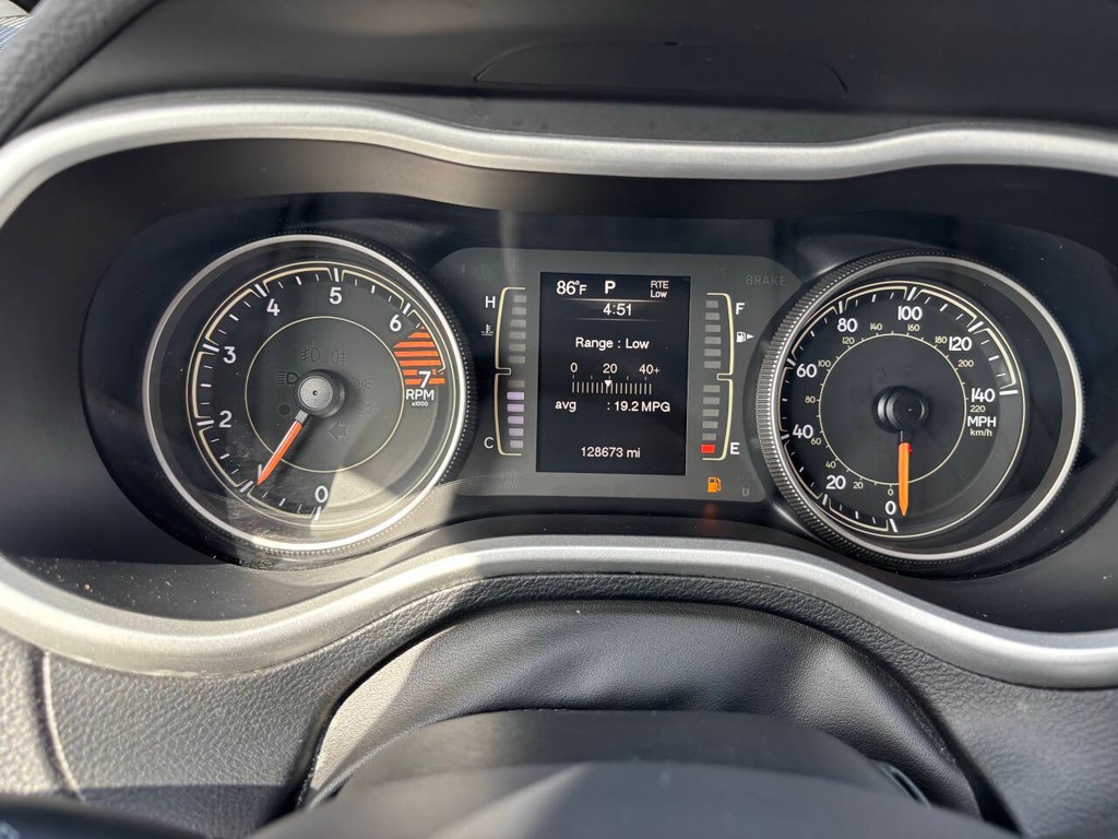 Jeep Cherokee Vehicle Full-screen Gallery Image 25