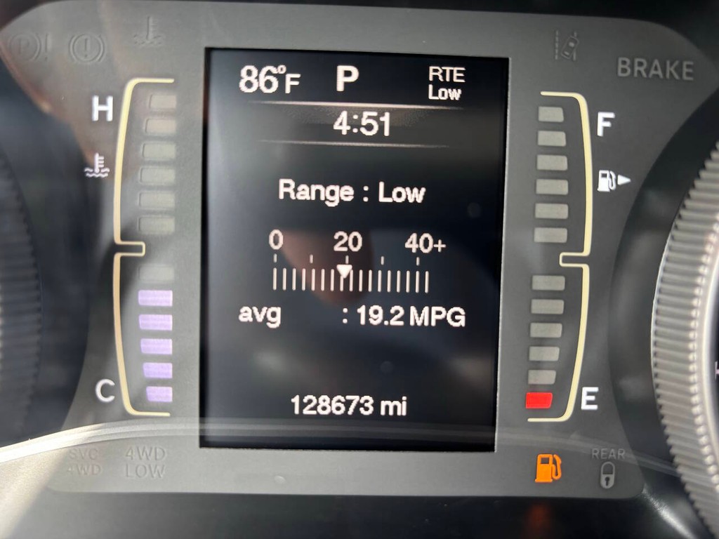 Jeep Cherokee Vehicle Full-screen Gallery Image 26