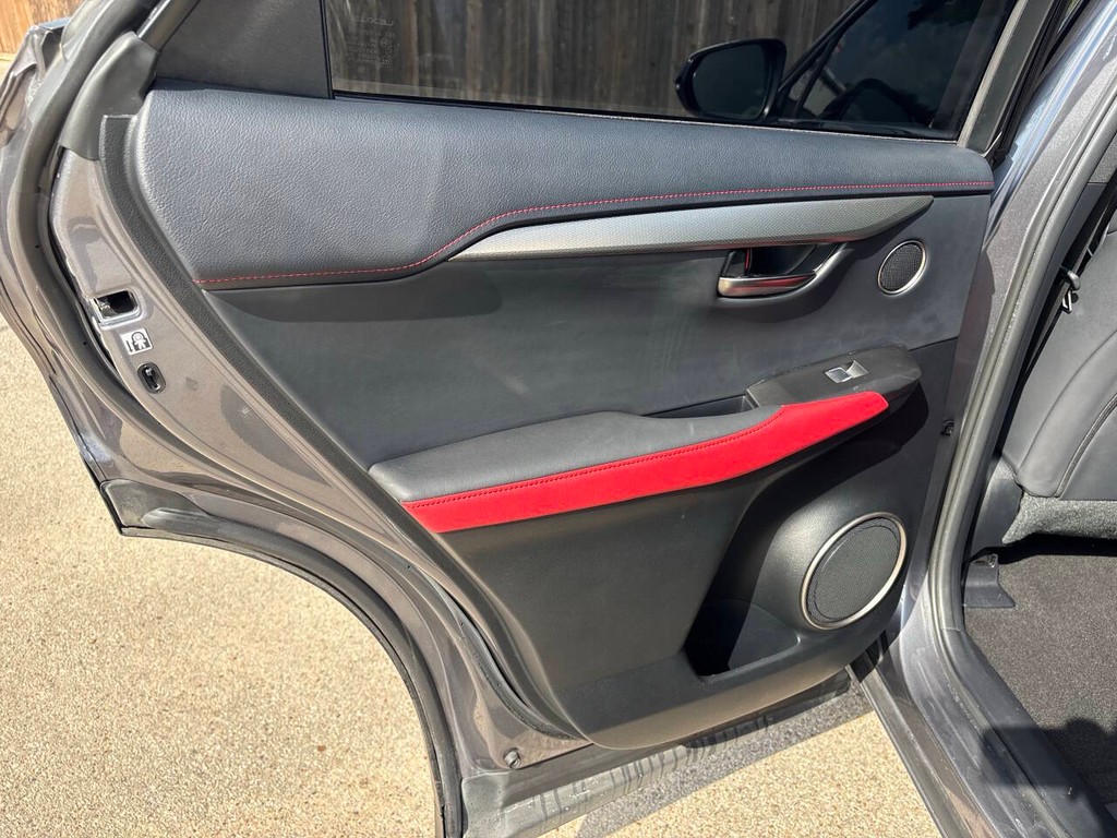 Lexus NX Vehicle Full-screen Gallery Image 15