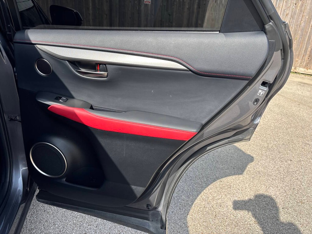 Lexus NX Vehicle Full-screen Gallery Image 17