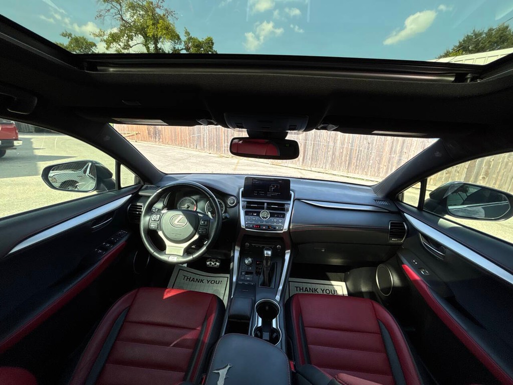 Lexus NX Vehicle Full-screen Gallery Image 18