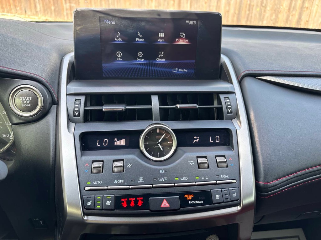 Lexus NX Vehicle Full-screen Gallery Image 20
